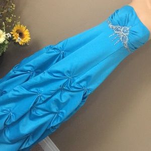 Blue strapless formal dress